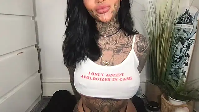 Snapshot of Peaches_and_the_Cream chatting on February 2026 11:55:01 AM Peaches and the Cream online show from February 2026 11:55:01 AM