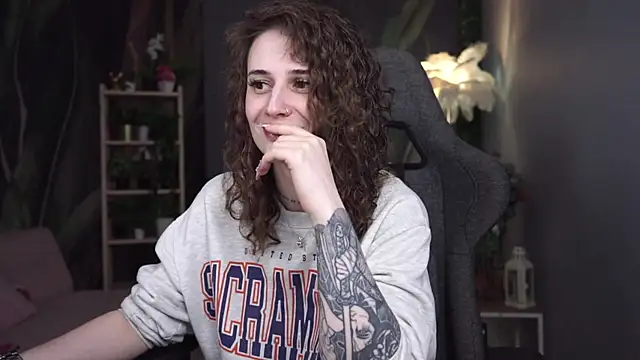 Snapshot of OliviaMcClean chatting on April 2026 11:20:02 PM OliviaMcClean online show from April 2026 11:20:02 PM