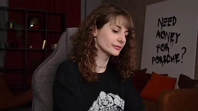 Snapshot of OliviaMcClean chatting on May 2026 11:53:01 PM OliviaMcClean online show from May 2026 11:53:01 PM