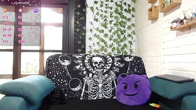 LiraSonnett online show from September 2025 09:04:02 PM