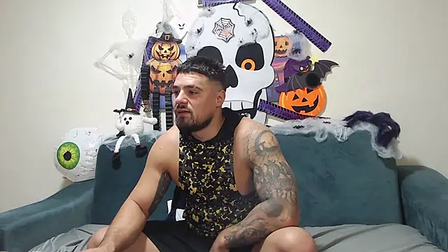 Tiberius hunk online show from October 2025 02:10:01 PM