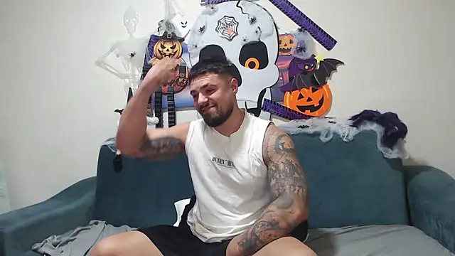 Tiberius hunk online show from October 2025 10:28:02 AM