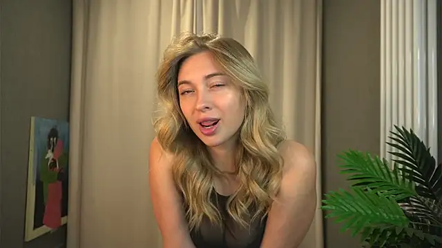 christie luv online show from September 2025 09:14:01 PM