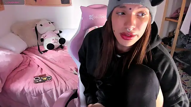 Loona s online show from October 2025 08:07:01 PM