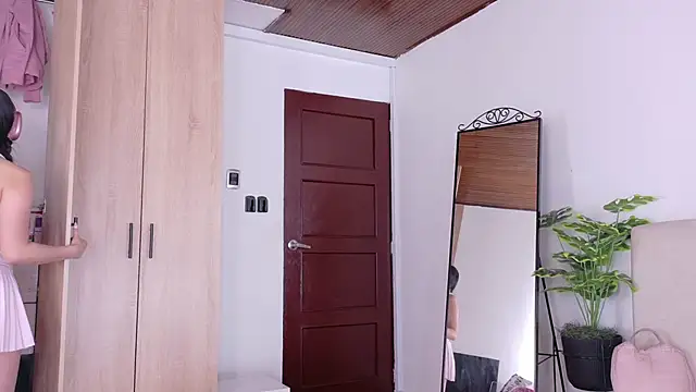 SaritaBratz online show from March 2026 08:48:01 PM