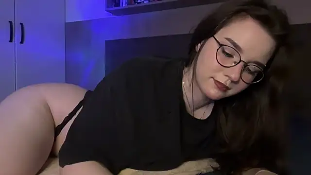 BeeBlossom online show from March 2025 12:40:02 AM