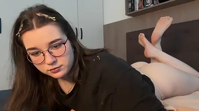 BeeBlossom online show from March 2025 03:24:02 PM