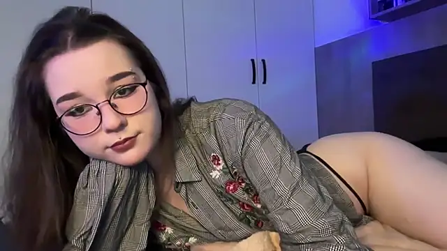 BeeBlossom online show from March 2025 03:53:02 PM