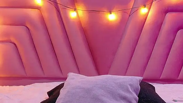 playfulcurvy online show from October 2025 07:45:02 PM