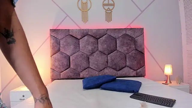 aurora collinss  online show from March 2025 12:24:01 PM