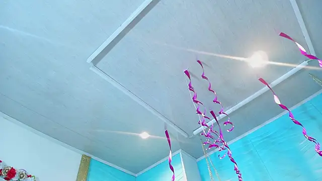 Mia Montess online show from February 2026 01:04:02 PM