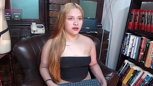 i am karoll online show from March 2026 07:03:02 PM