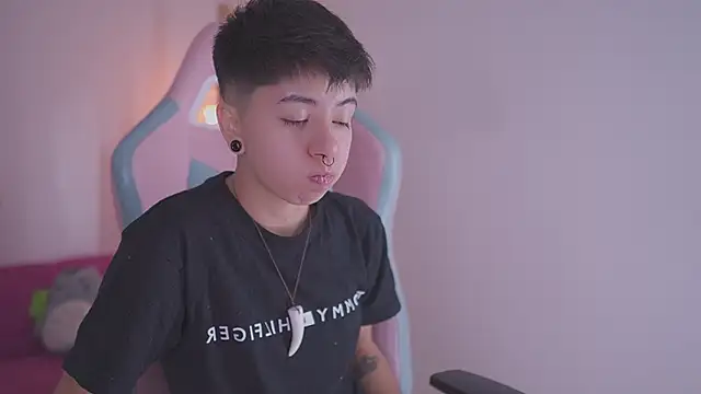 tommy blue online show from November 2025 12:49:02 PM