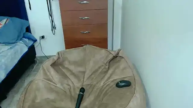 KratosAfroditacs online show from October 2025 11:02:02 PM