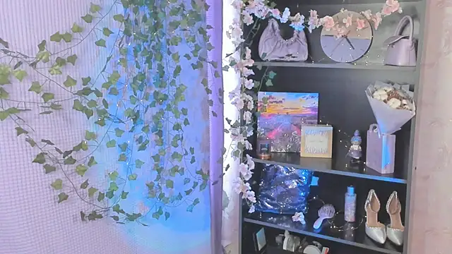 Snapshot of MelissaMillton chatting on March 2025 05:03:02 AM MelissaMillton online show from March 2025 05:03:02 AM