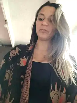 Isabella Varella online show from March 2025 01:51:01 PM