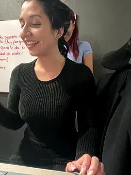 Isabella Varella online show from November 2025 12:38:02 PM