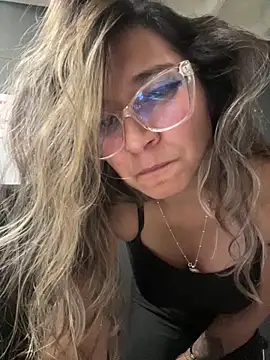 Isabella Varella online show from November 2025 12:38:02 AM