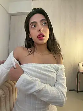 ZaraLuuv online show from March 2026 06:11:01 PM