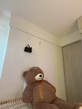 ZaraLuuv online show from April 2026 06:04:02 PM