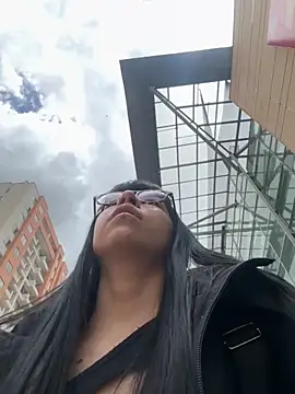 Saraa Desiree online show from September 2025 04:32:02 PM