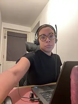 Melia Rayne online show from December 2025 11:47:01 AM