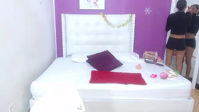 tiny sarah1 online show from March 2025 08:59:01 PM