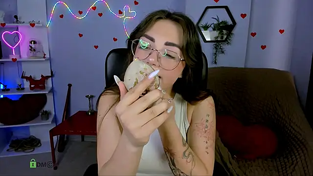 Snapshot of kiki_swan chatting on May 2026 05:47:02 AM kiki swan online show from May 2026 05:47:02 AM