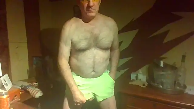 Snapshot of HunkofRock chatting on May 2026 01:56:01 AM HunkofRock online show from May 2026 01:56:01 AM