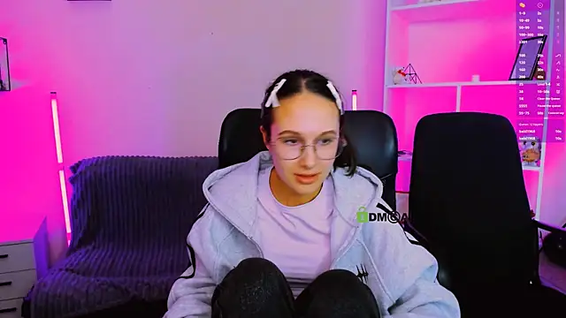 mona cloud online show from November 2025 02:21:01 AM