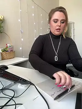 Juicy PeachLux online show from March 2025 08:02:02 AM