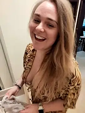 Juicy PeachLux online show from October 2025 09:19:02 AM