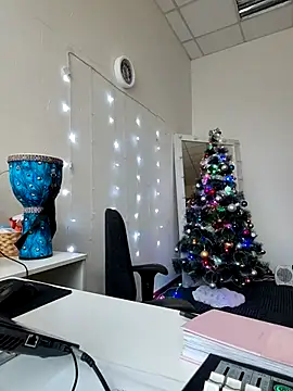 Juicy PeachLux online show from December 2025 07:58:02 AM