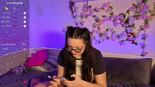 MiraLuccian online show from October 2025 06:49:02 PM