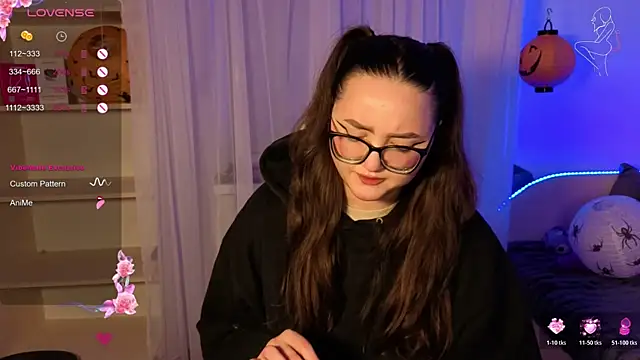 MiraLuccian online show from October 2025 06:29:02 PM