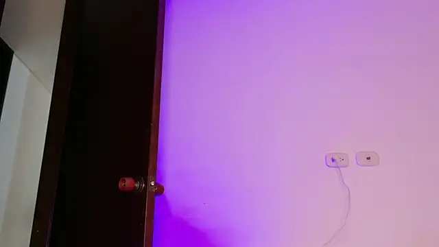 isahilton1 online show from September 2025 08:52:02 PM