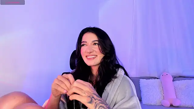 Snapshot of Hi_Soyfer chatting on December 2025 01:22:02 AM Hi Soyfer online show from December 2025 01:22:02 AM