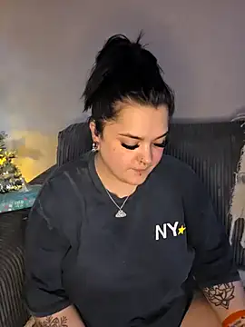 Snapshot of Saucy-Serenity chatting on November 2025 08:33:02 PM Saucy-Serenity online show from November 2025 08:33:02 PM