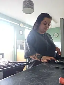 Saucy-Serenity online show from April 2026 02:21:01 PM