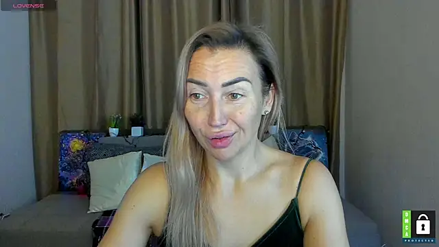 Kiss julli88I online show from November 2025 06:30:02 PM