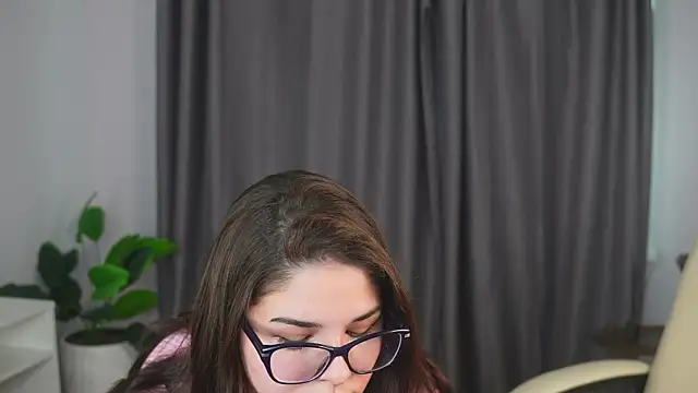 FloraBanford online show from March 2025 02:12:01 PM