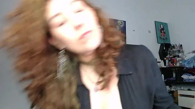 Luz delunaa online show from April 2026 04:02:02 AM