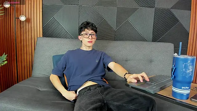 troy rouge online show from March 2025 07:17:01 PM