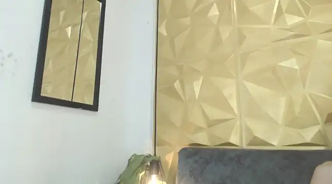 Small Hot19 online show from March 2025 06:01:02 PM