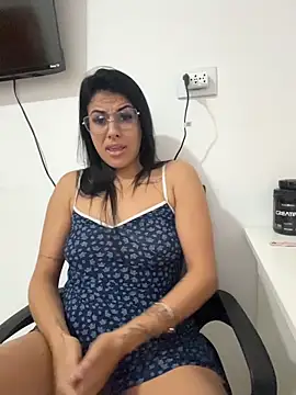 Snapshot of jheicylli chatting on April 2026 01:41:02 PM jheicylli online show from April 2026 01:41:02 PM
