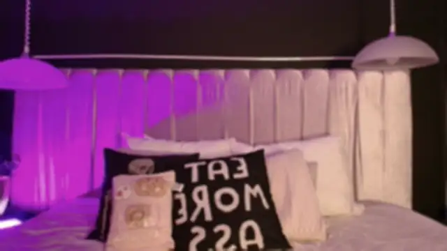 Zhally Dee online show from September 2025 07:48:01 PM