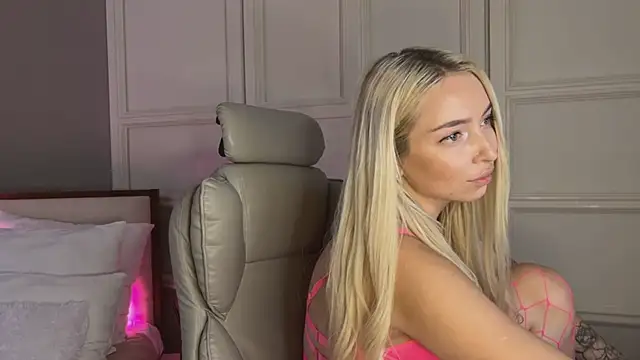 OhMyEmma online show from March 2025 04:08:02 AM