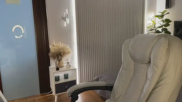 OhMyEmma online show from April 2026 01:04:01 AM