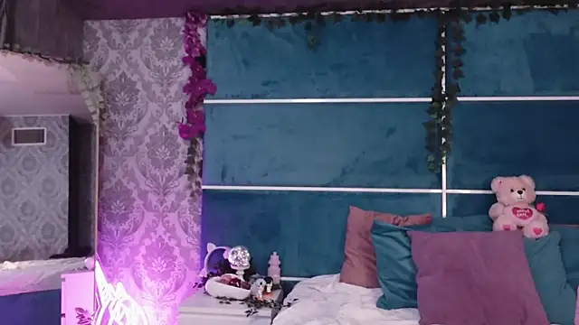 SunnyGlow online show from October 2025 05:27:01 AM