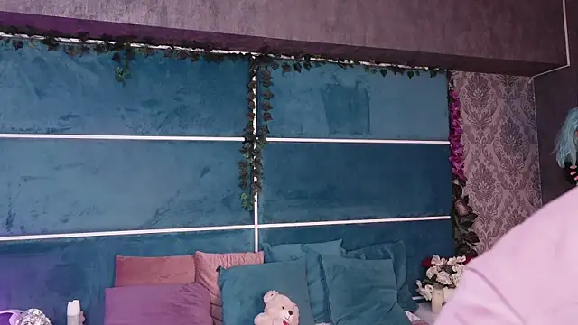 SunnyGlow online show from October 2025 04:24:01 AM